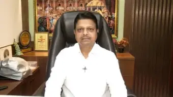 Ramesh Mhatre Controversy | न्यायालयाच्या दणक्यानंतर रमेश म्हात्रे पोलिसांना शरण. कल्याण डॉक्टर मारहाण प्रकरण