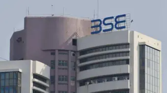 Stocks Update :शेयर बाजार में तेजी, सेंसेक्स 200 अंक चढ़ा; बैंकिंग और रियल्टी शेयरों में खरीदारी