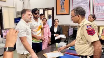 राहुल गांधींचे सोनिया गांधींसाठी 'पेलेट गन' मधून कव्हर फायर?