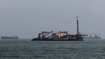 Iran to impose service charges on ships passing through Strait of Hormuz; National Security Committee approves bill
