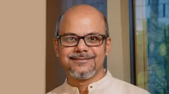 পার্ক স্ট্রিট বিতর্কে শ্রীজাতর কবিতা 'দুধের দাম', অগ্নিমিত্রা পালকে তীব্র কটাক্ষ