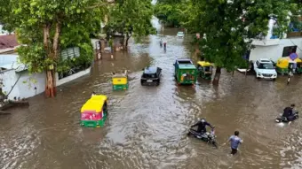 ગુજરાતમાં પૂરનો કહેર: બે દિવસમાં 30 લોકોનાં મોત, અમદાવાદમાં 20 વર્ષમાં સૌથી વધુ વરસાદ નોંધાયો
