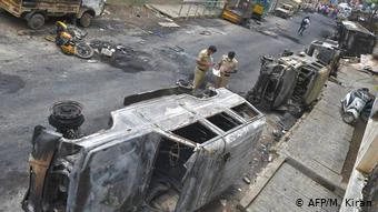 রাতভর তাণ্ডব বেঙ্গালুরতে, গুলি, আগুন, মৃত ৩