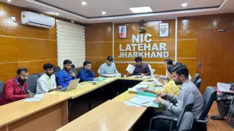 Latehar News:  धान खरीदी को लेकर डीसी ने की समीक्षा, लंबित भूमि सत्यापन कार्य में तेजी लाने के निर्देश