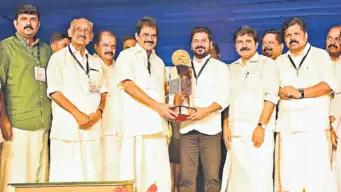 Revanth Reddy | సీఎం రేవంత్‌రెడ్డికి కేరళ అవార్డు.. 'బెస్ట్‌ పబ్లిక్‌ సర్వెంట్‌'గా సత్కారం
