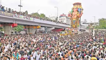 వెళ్లి మళ్లీ.. రావయ్యా.. గ్రేటర్‌లో గణనాథులకు ఘనమైన వీడ్కోలు
