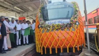 First Udaipur Vande Bharat Train Departed from Surat, Will Reach Passengers in Seven and a Half Hours