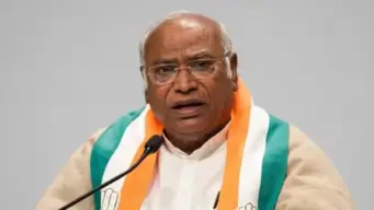 ʼʼಪ್ರಜಾಪ್ರಭುತ್ವ ತಾಯಿಯನ್ನು ಮೌನವಾಗಿಸಿದ ಕೇಂದ್ರʼʼ: 500ಕ್ಕೂ ಹೆಚ್ಚು ಪ್ರತಿಭಟನಾಕಾರರನ್ನು ವಶಕ್ಕೆ ಪಡೆದ ಕ್ರಮ ಖಂಡಿಸಿದ ಮಲ್ಲಿಕಾರ್ಜುನ ಖರ್ಗೆ