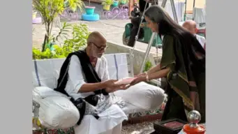 Morari Bapu blessed Nimisha Parekh's 'Mehndi Wali Ramayan