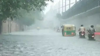 Andhra Pradesh Cyclone Alert: బంగాళాఖాతంలో బలపడుతున్న అల్పపీడనం.. ఏపీకి తుఫాన్‌ ముప్పు.. పలు జిల్లాల్లో భారీ వర్షాలు