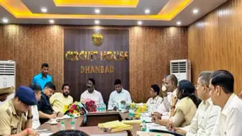 Dhanbad News : विस की लोक लेखा समिति पहुंची धनबाद, अधिकारियों के साथ विकास कार्यों की समीक्षा