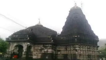 पितृपक्षात नाशिकमधील त्र्यंबकेश्वरला रोख रकमेचा तुटवडा; दुकानदारांचा ऑनलाईन पेमेंट स्वीकारण्यास नकार