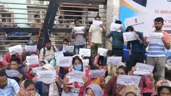 ফায়ারম্যান এবং শিক্ষক পদের শূন্যপদ পূরণের জন্য রাস্তায় নামলেন শত শত বেকার