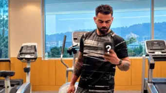 Virat Kohli uses this iPhone and it's not the Pro Max