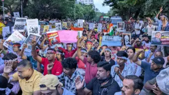 "ஓட்டு திருடன் ஞானேஷ் குமார்" : சென்னையில் போராடிய மாணவர்கள் இரவில் கைது!