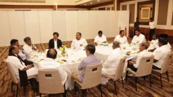 கூட்டணி கட்சி தலைவர்களை சந்திக்க வேண்டாம்.. மதுராந்தகம், தாராபுரம் தவெக வேட்பாளர்களுக்கு ஆர்டர் போட்டாரா முதல்வர் விஜய்? கூட்டணி கட்சியினர் பிரச்சாரம் செய்ய தேவையில்லை என்பதும் முதல்வர் திட்டமாம்..