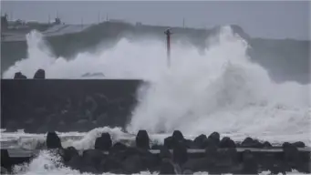 Taiwan shuts down as Typhoon Champi approaches