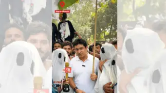 IYC 'living ghosts' out on Delhi streets, demand CEC resignation