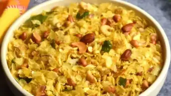 Crispy Thin Poha Chivda Recipe: चिवडा होणार एकदम कुरकुरीत! ना वातड, ना मऊ; पातळ पोह्यांचा चिवडा बनवण्याची सोपी 'ही' ट्रिक!