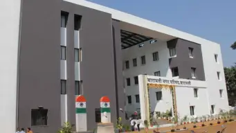 बारामतीत शालेय गणवेशाच्या गुणवत्तेवरून राजकीय वाद पेटला; निकष धाब्यावर बसवल्याचा विरोधी पक्षनेत्यांचा आरोप, सखोल चौकशीची मागणी!
