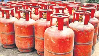 LPG Connections | భారత్‌లో తగ్గిన ఎల్పీజీ కనెక్షన్లు!.. దశాబ్ద కాలంలో ఇదే తొలిసారి