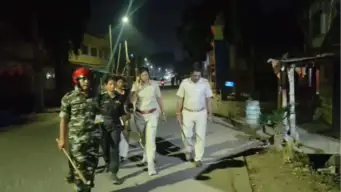 আরামবাগে প্রতিমা নিরঞ্জন ঘিরে রণক্ষেত্র, দুই পাড়ার সংঘর্ষে ভাঙচুর, লাঠিচার্জ পুলিশের