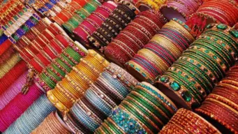 கண்ணாடி வளையல் முதல் தங்க வளையல் வரை. எந்த வளையல் அணிந்தால் என்ன பலன் கிடைக்கும்?