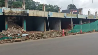 മാനന്തവാടി ബസ് സ്റ്റാൻഡ്  പൊളിച്ച്‌  നീക്കല്‍ പ്രവര്‍ത്തി നിലച്ചു