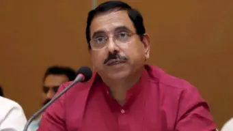 പ്രഹ്ലാദ് ജോഷി ഇടക്കാല വിദ്യാഭ്യാസ മന്ത്രി ; ധര്‍മേന്ദ്ര പ്രധാന്റെ രാജി രാഷ്ട്രപതി അംഗീകരിച്ചു