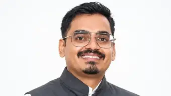 इंदापुरात तरुण त्वचारोगतज्ज्ञ डॉ. अवधूत खबाले यांची आत्महत्या; अकाली निधनाने शहर सुन्न; वैद्यकीय क्षेत्रात हळहळ