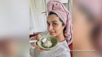 श्रद्धा कपूर ने गणपति बप्पा का लिया आशीर्वाद, उकडीचे मोदक पर हार बैठीं दिल