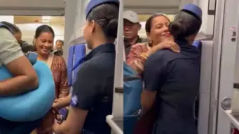 राह ताकती आंखें और चेहरे पर बड़ी सी मुस्कान... जब फ्लाइट में चढ़ते ही एयर होस्टेस बेटी ने किया मां का वेलकम, खुशी से लगा लिया गले; VIDEO VIRAL