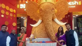 ବାଉଁଶ ଏବଂ କାଗଜ ସହ 21 ହଜାର ଗୁପଚୁପରେ ଶୋଭା ପାଉଛନ୍ତି ଗଜାନନ