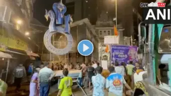 Bhuleshwar cha Raja Accident : बावीस फूट गणेश मूर्ती कोसळून दोघे ठार; मुंबईतील भुलेश्वर भागात झालेल्या दुर्घटनेत पाच जखमी; मंडपात मूर्ती आणताना घडली दुर्घटना
