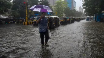 गुजरात में भारी बारिश से जलभराव, उत्तराखंड में भी बारिश का अलर्ट