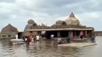 కృష్ణానదిలోకి సంగమేశ్వర ఆలయం.. శివలింగానికి చివరిసారిగా ప్రత్యేక పూజలు