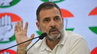 पेपर लीक विवाद: पीएम मोदी के फास्ट ट्रैक कोर्ट ऐलान पर राहुल गांधी का हमला, प्रियंका गांधी बोलीं "पहले छात्रों की मांगें पूरी करें"