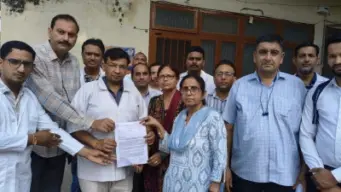 मुजफ्फरनगर में NHM संविदा आयुष चिकित्सकों ने सौंपा ज्ञापन, MBBS डॉक्टरों के बराबर मानदेय की मांग; आंदोलन की चेतावनी