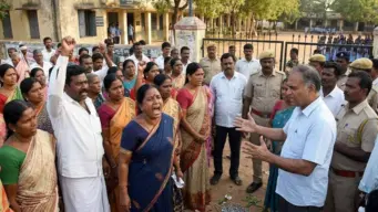 Teacher Suspended: విద్యార్థినులతో లీలలు.. ప్రభుత్వ టీచర్‌ సస్పెండ్..
