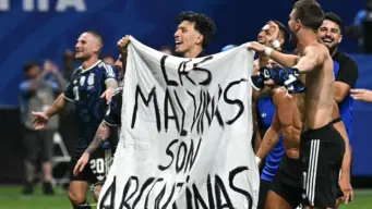 Argentina on Falkland Islands Banner Row। জয়ের আনন্দে 'ফকল্যান্ড বার্তা'
