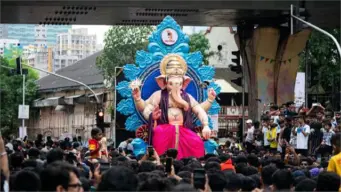 मुंबई में बड़ा हादसा, 22 फीट ऊंची गणेश प्रतिमा गिरने से 2 लोगों की मौत; 5 घायल