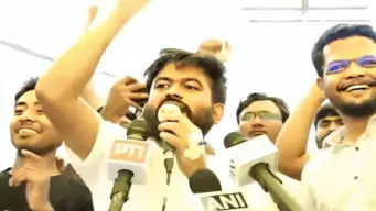 'झुकती है दुनिया, झुकाने वाला चाहिए!' धर्मेंद्र प्रधान के इस्तीफे पर जंतर-मंतर पर जश्न..