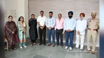 आशिका जैन ने राजनीतिक पार्टियों के प्रतिनिधियों की मौजूदगी में ईवीएम वेयरहाउस का तिमाही निरीक्षण किया