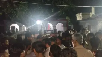 कन्नौज में खाकी पर सवाल, मारपीट रोकने गए युवकों की पिटाई का आरोप, थाने में धरने पर बैठे लोग