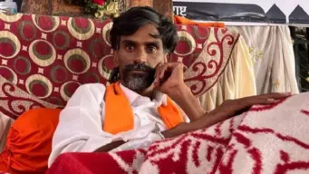 मनोज जरांगे पाटील यांच्या ढासळत्या प्रकृतीमुळे मराठा समाज संतप्त, जालना आणि बीडमध्ये महामार्ग रोखले