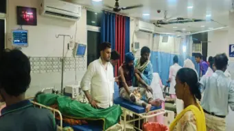 Latehar News : दो बाइक की टक्कर में जुड़वां भाई समेत तीन घायल
