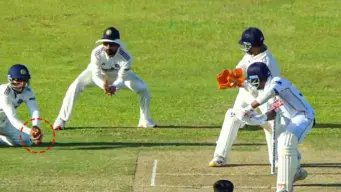 IND vs SL: ધ્રુવ જુરેલના કેચથી મચ્યો હોબાળો, ઘૂંટણિયે પડીને પકડ્યો કેચ અને પછી થયો વિવાદ