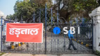 সকালের আলো ফোটার সঙ্গে সঙ্গে গোটা দেশে ব্যাঙ্ক ধর্মঘট, প্রভাব পড়তে পারে এটিএমেও