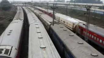 ರೈಲ್ವೆ ನಿಲ್ದಾಣದಲ್ಲಿರುವ 25,000 ವೋಲ್ಟ್ ಓವರ್‌ಹೆಡ್ ತಂತಿಯನ್ನೇ ಕದ್ದ ಕಳ್ಳರು; ಹಲವು  ರೈಲು ಸೇವೆಗಳಿಗೆ ತೊಂದರೆ