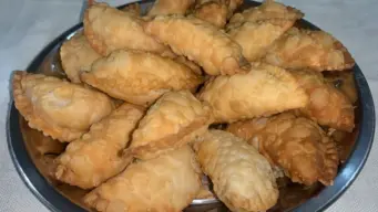 ವರಮಹಾಲಕ್ಷ್ಮಿ ಹಬ್ಬಕ್ಕೆ ಮಾಡಿ ಗರಿಗರಿಯಾದ ಕರ್ಜಿಕಾಯಿ; ಇಲ್ಲಿದೆ ಸುಲಭ ರೆಸಿಪಿ